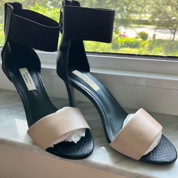 Vera Wang Shoes - Vera wang heels